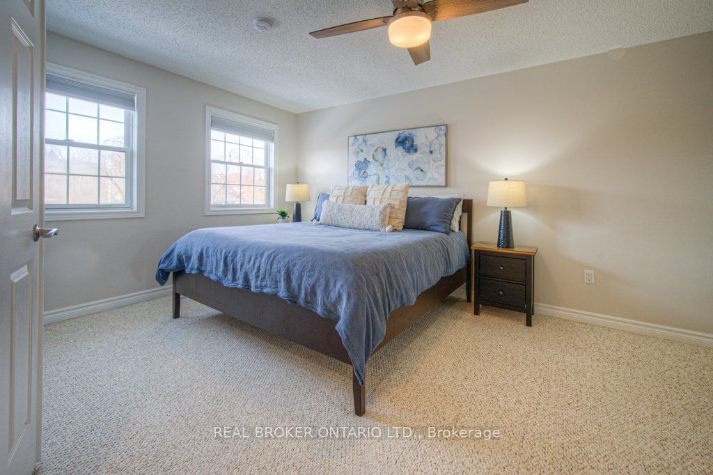 10 Hume Dr Property Photo 32