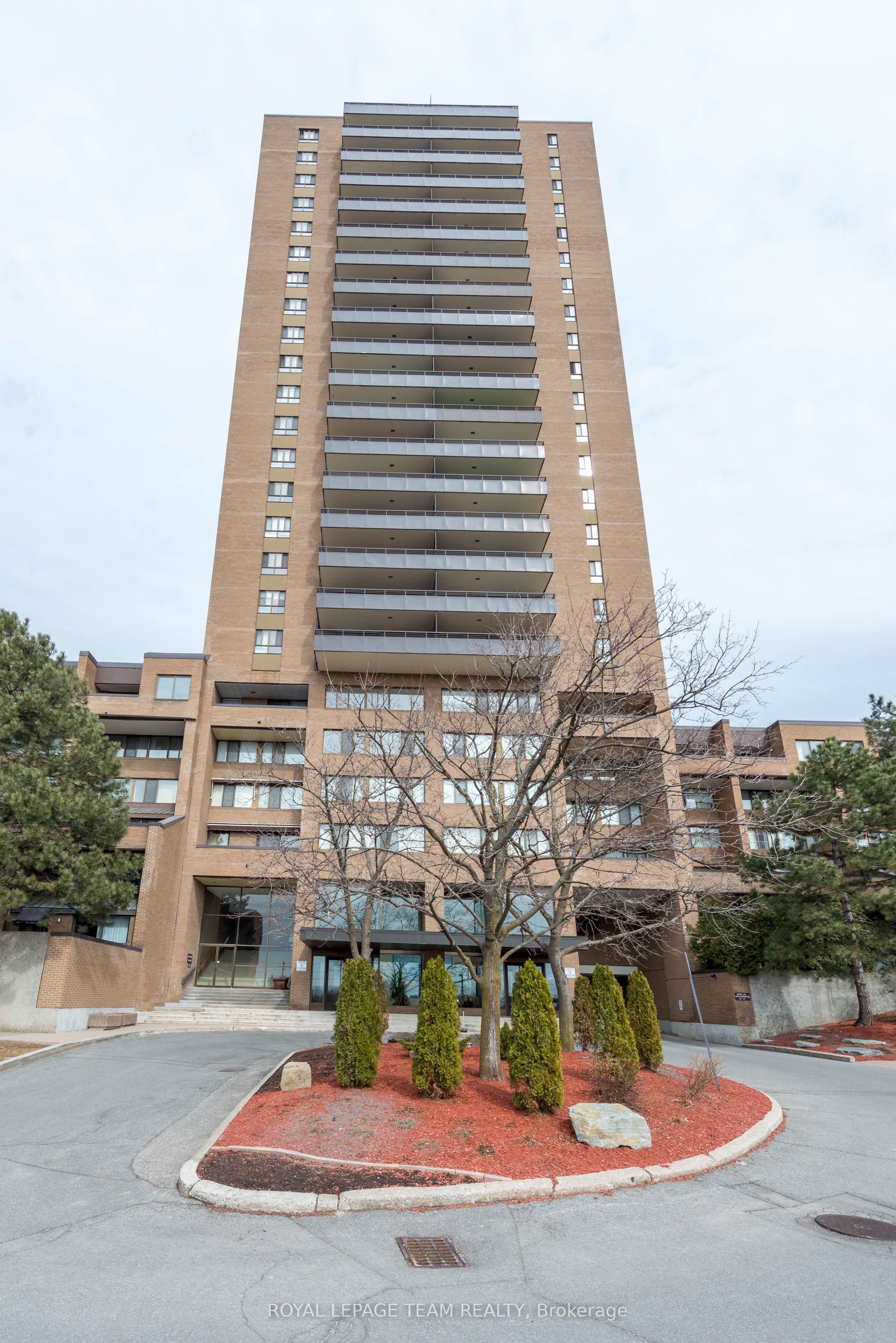 #339 - 515 St. Laurent Boulevard Property Photo 1