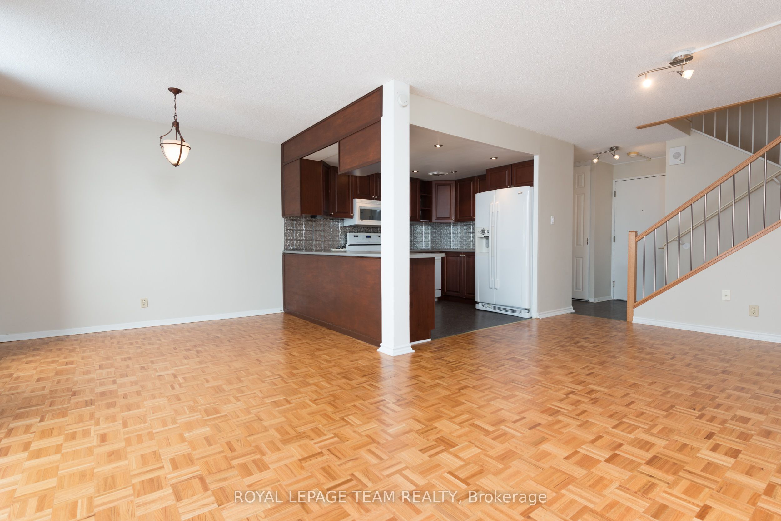 #339 - 515 St. Laurent Boulevard Property Photo 4