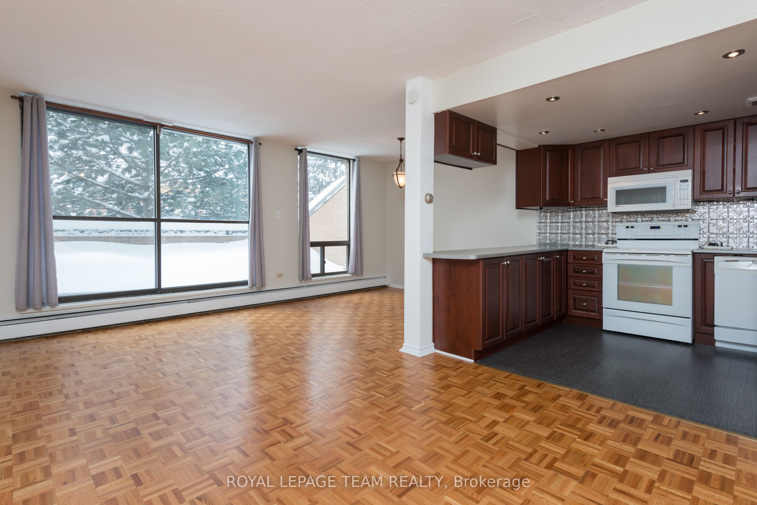 #339 - 515 St. Laurent Boulevard Property Photo 7