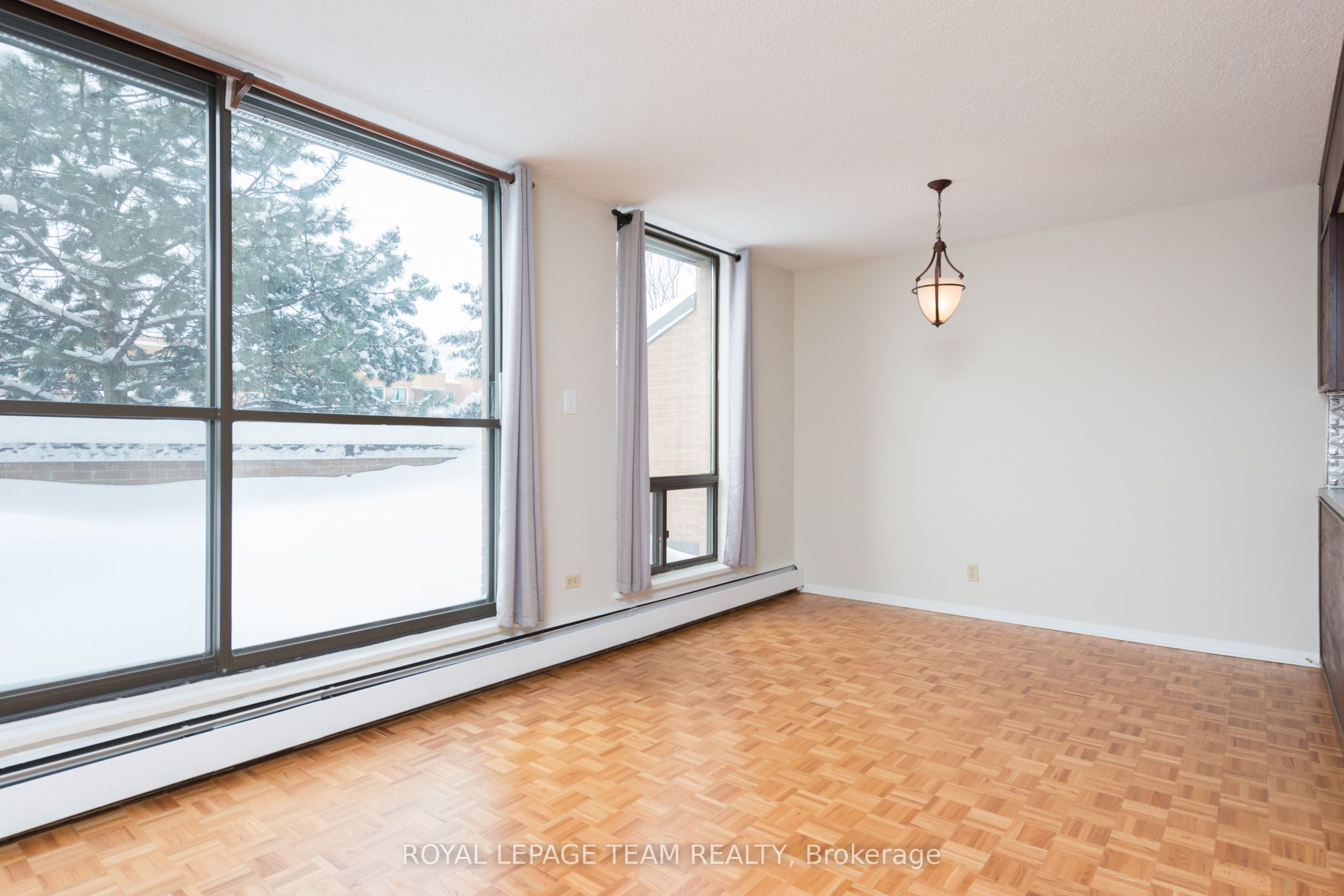 #339 - 515 St. Laurent Boulevard Property Photo 11