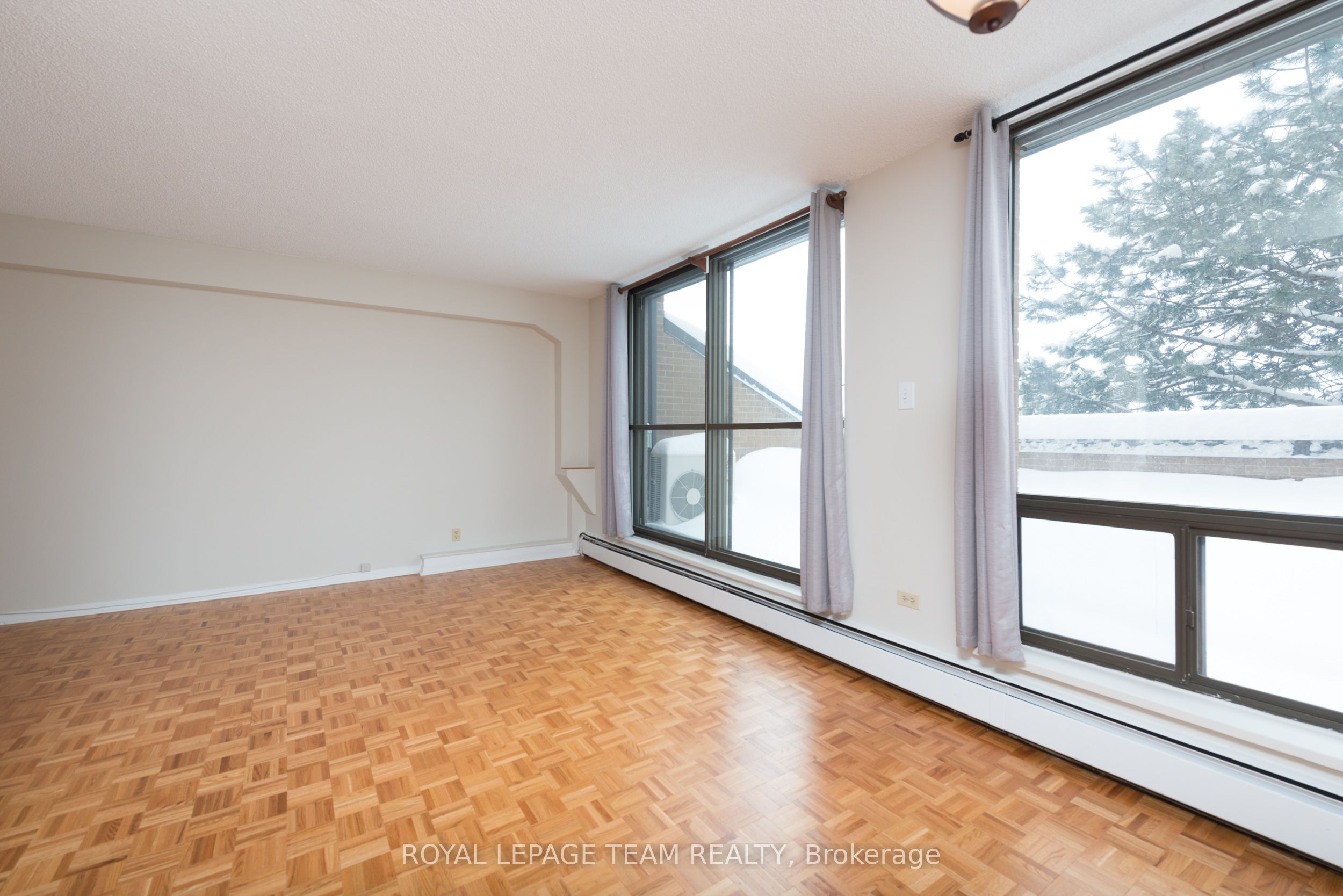 #339 - 515 St. Laurent Boulevard Property Photo 12