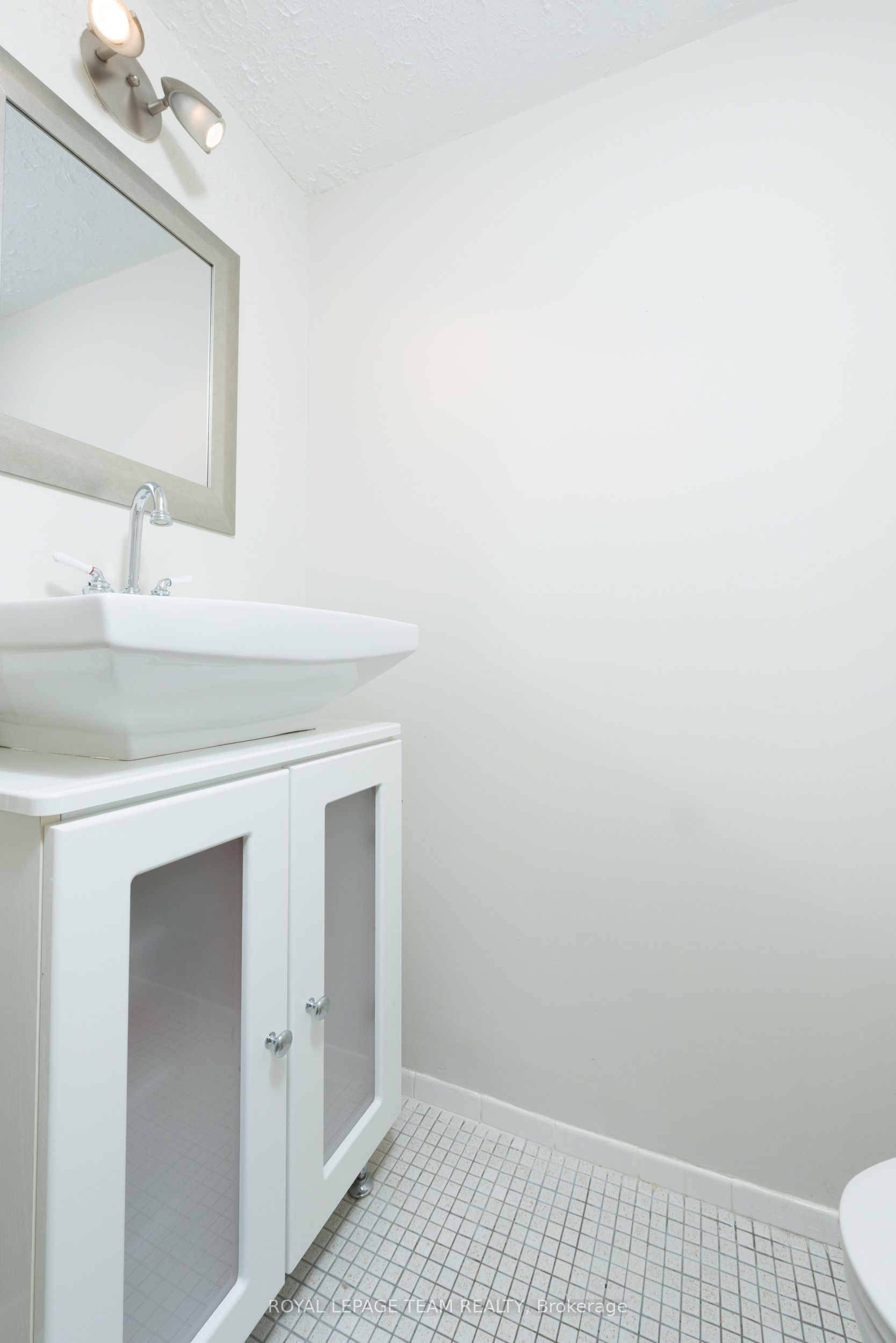 #339 - 515 St. Laurent Boulevard Property Photo 13