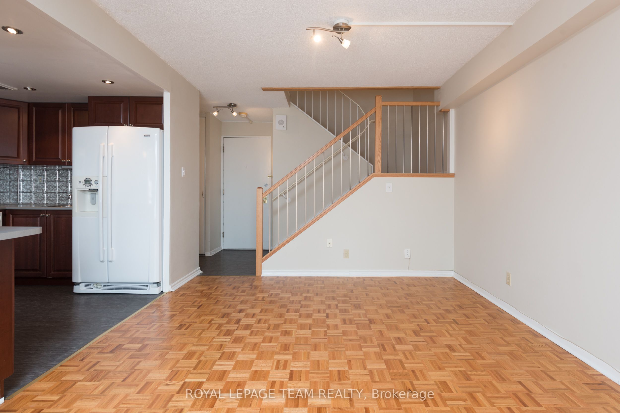#339 - 515 St. Laurent Boulevard Property Photo 15