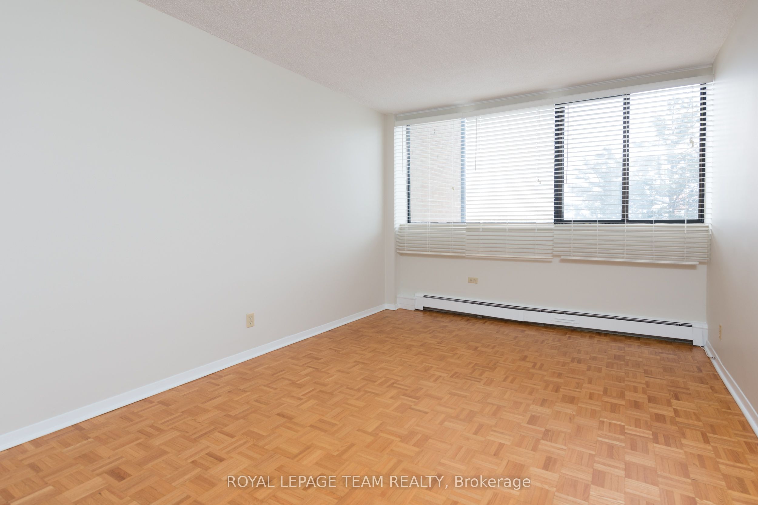 #339 - 515 St. Laurent Boulevard Property Photo 16
