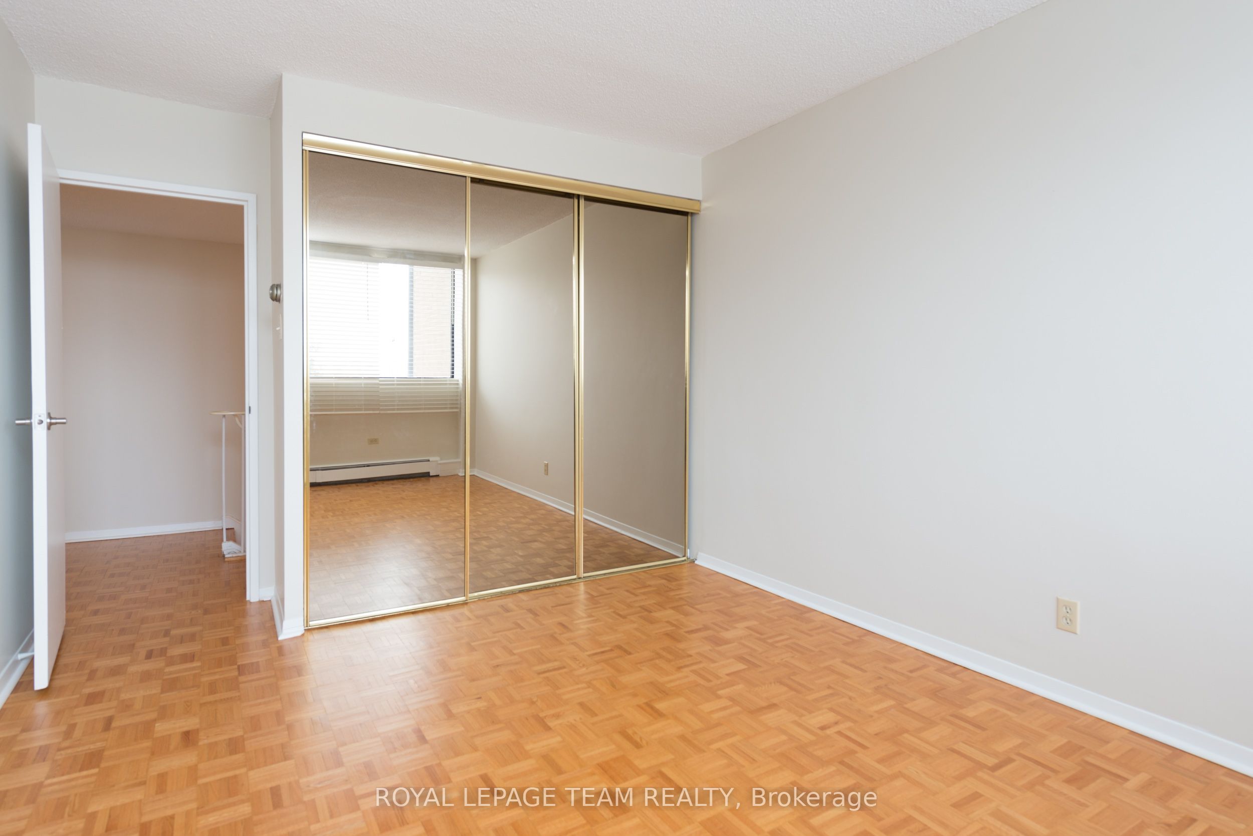 #339 - 515 St. Laurent Boulevard Property Photo 17