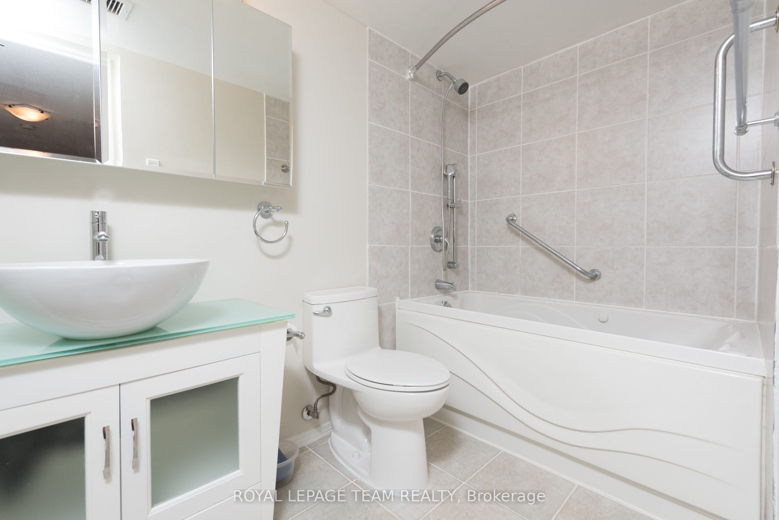 #339 - 515 St. Laurent Boulevard Property Photo 20