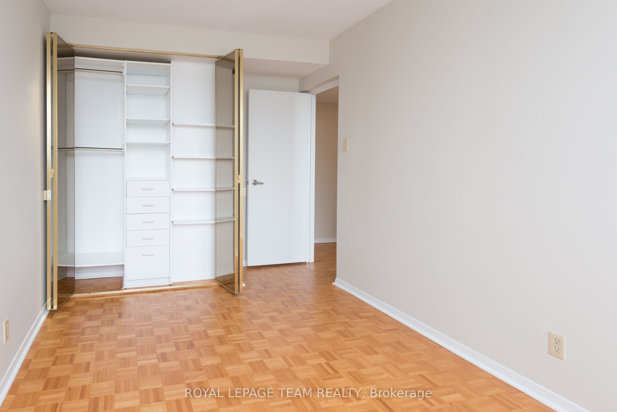 #339 - 515 St. Laurent Boulevard Property Photo 22
