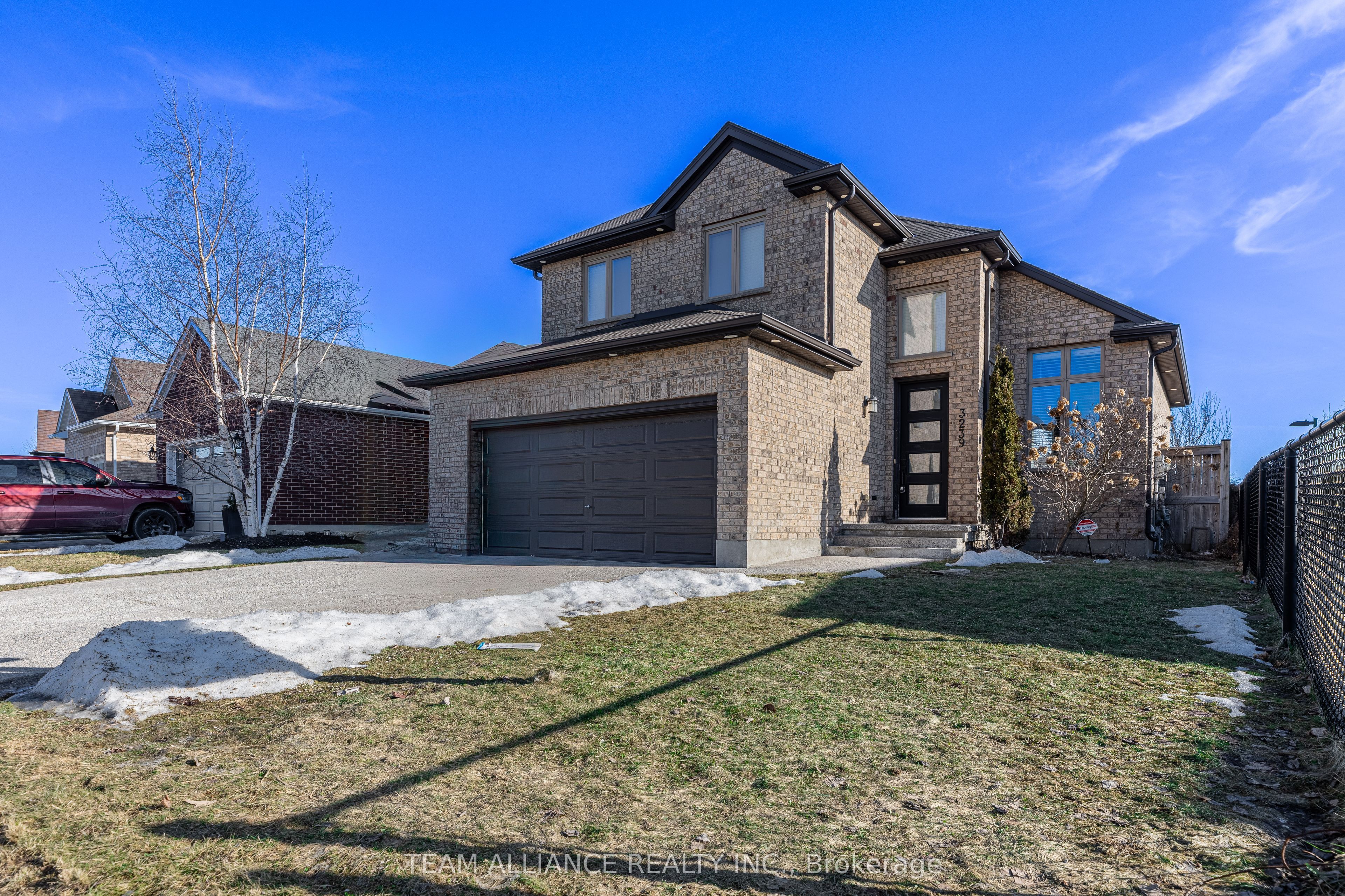 3239 Singleton Avenue Property Photo 1