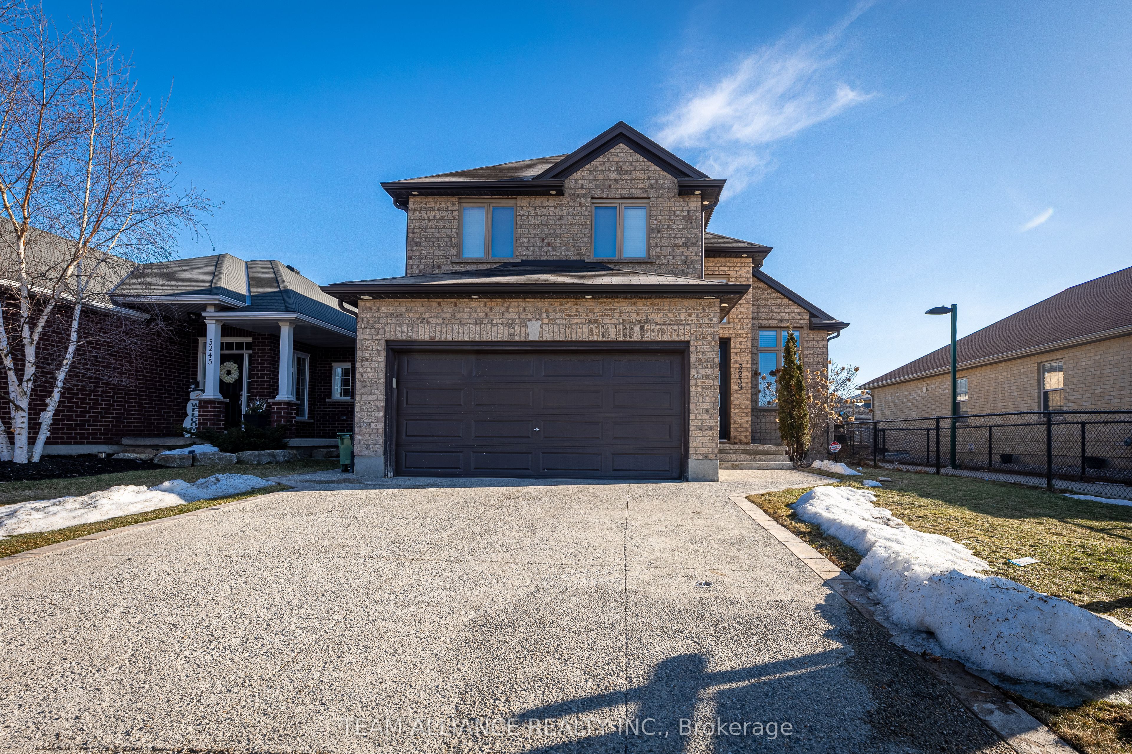 3239 Singleton Avenue Property Photo 2