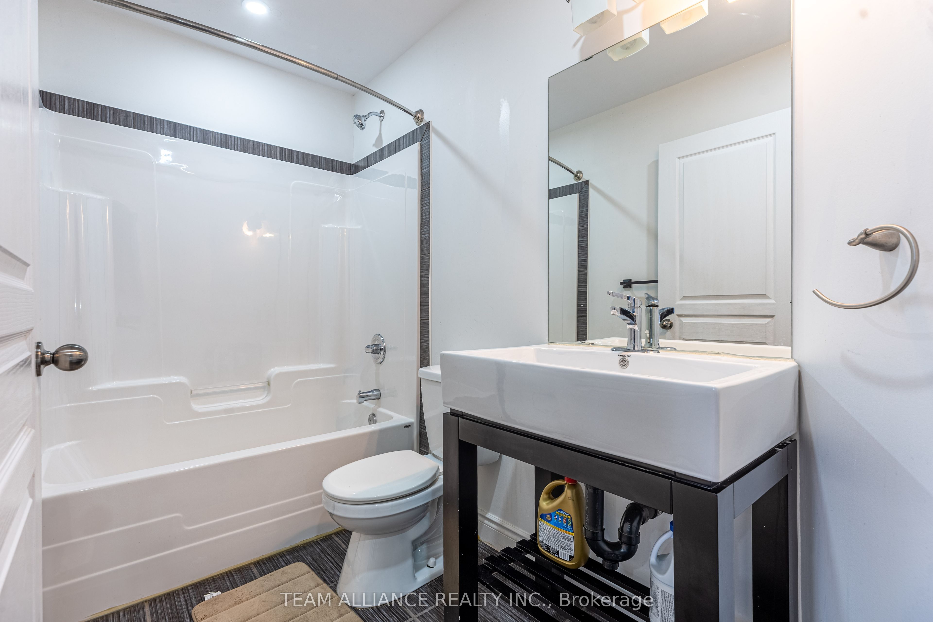 3239 Singleton Avenue Property Photo 10
