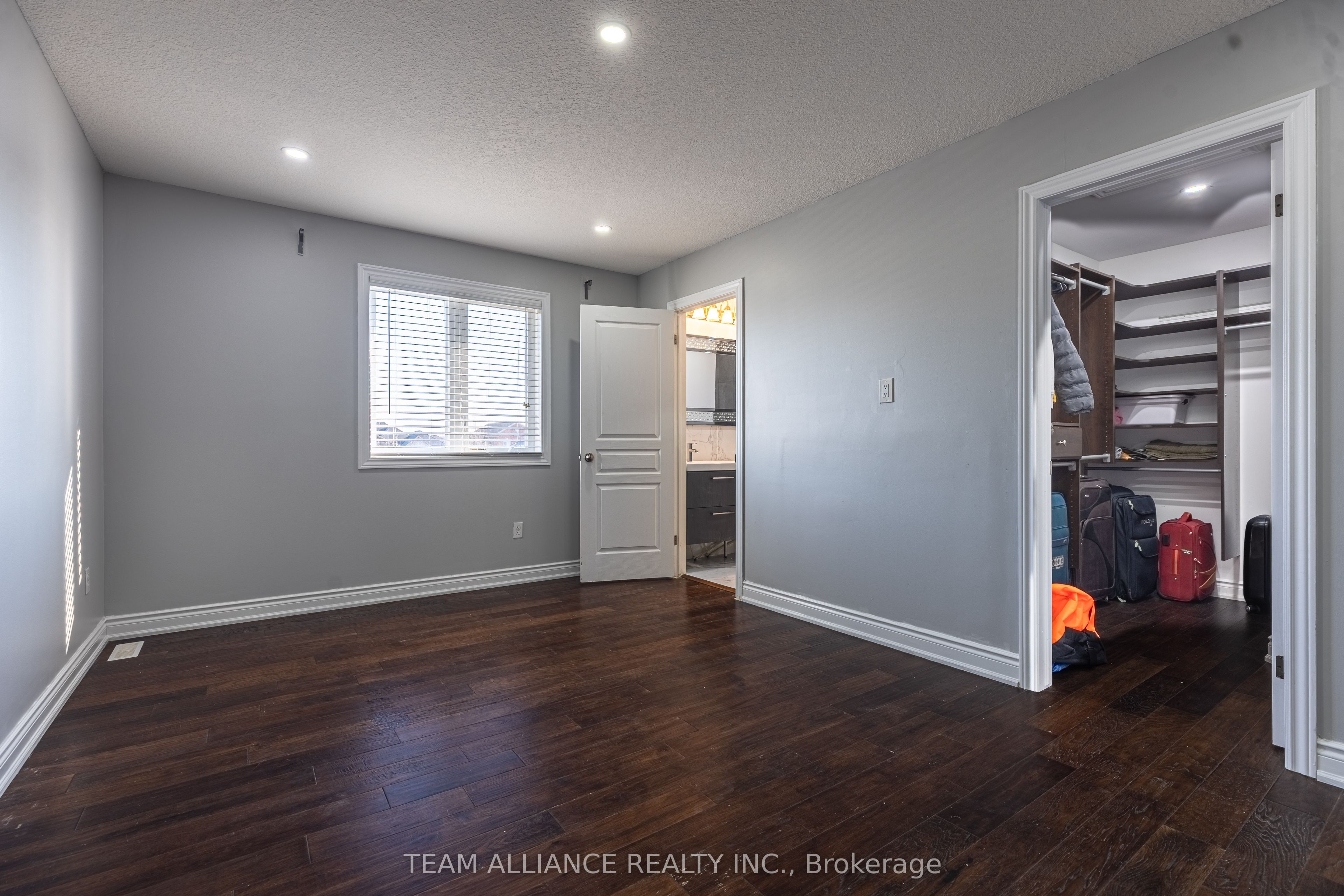 3239 Singleton Avenue Property Photo 12