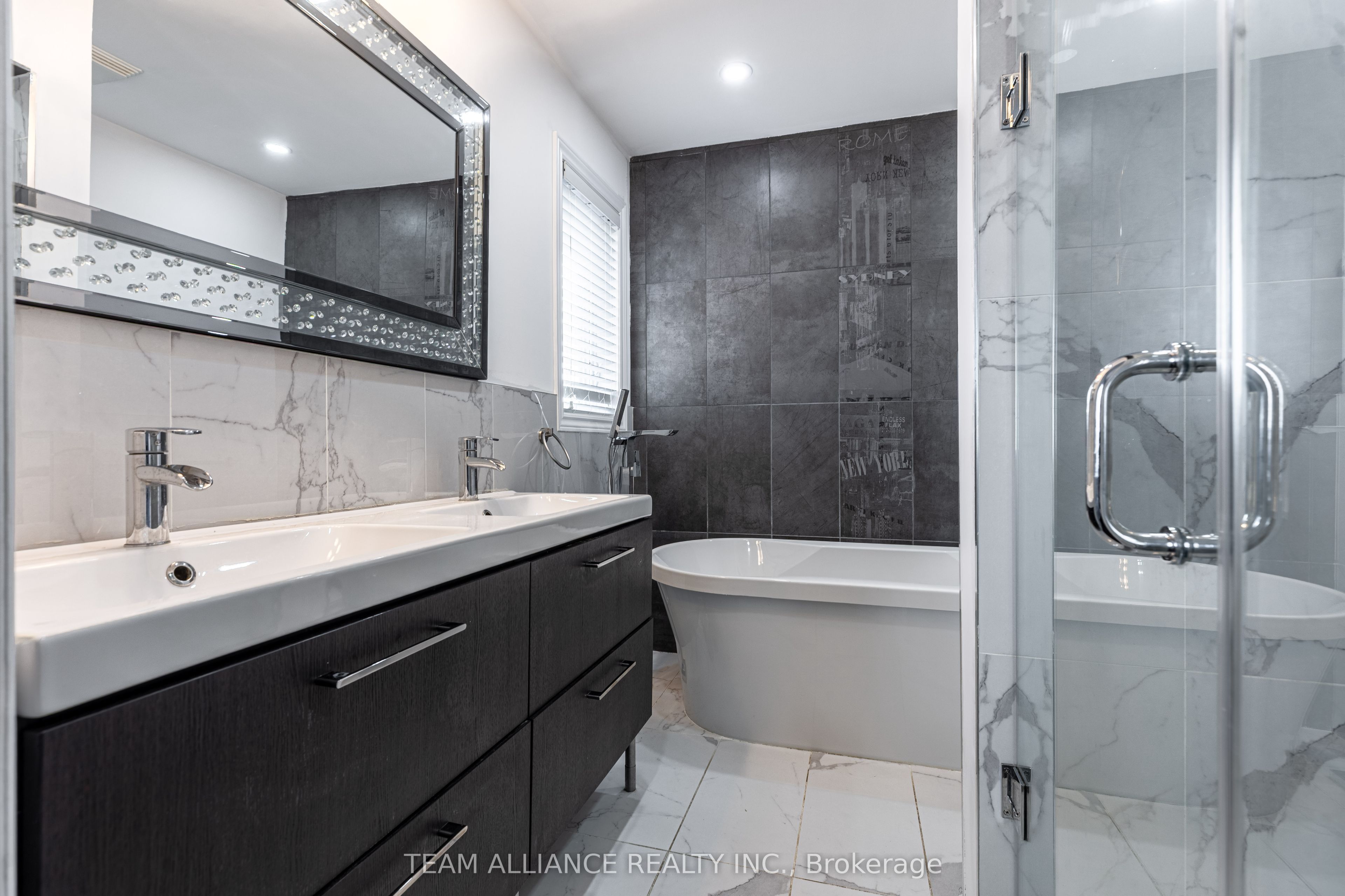 3239 Singleton Avenue Property Photo 13