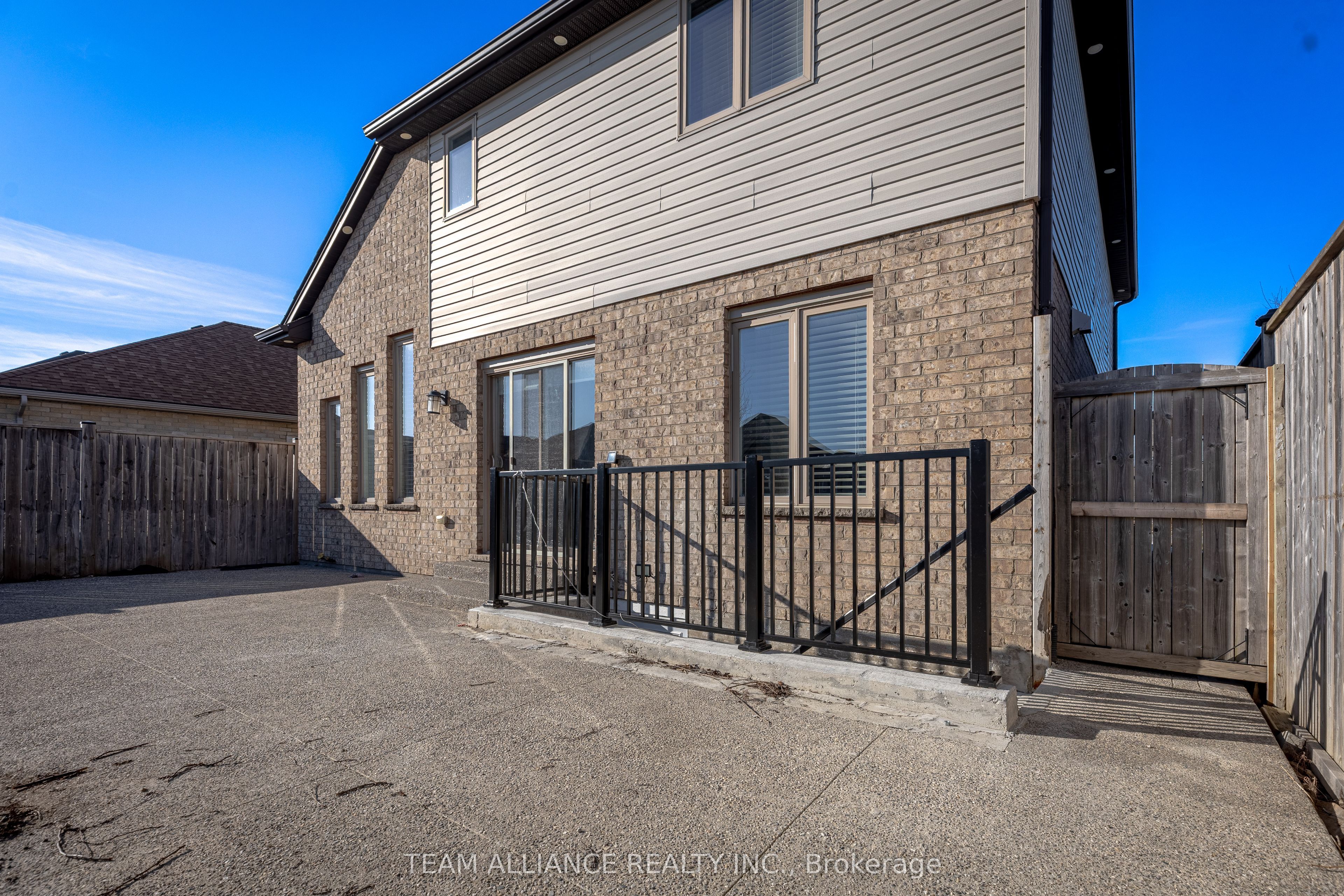 3239 Singleton Avenue Property Photo 20
