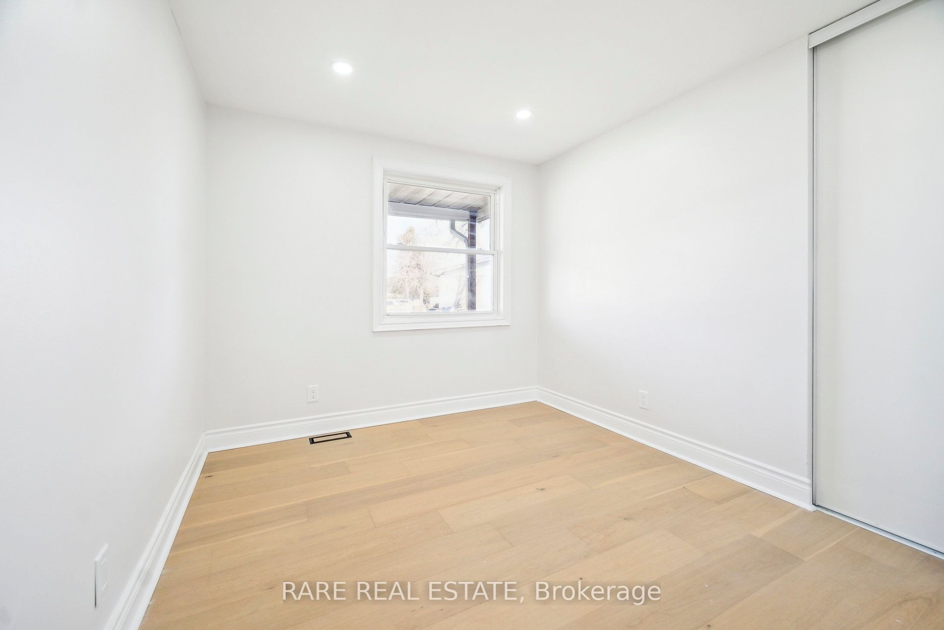 314 Laughton Crescent Property Photo 14
