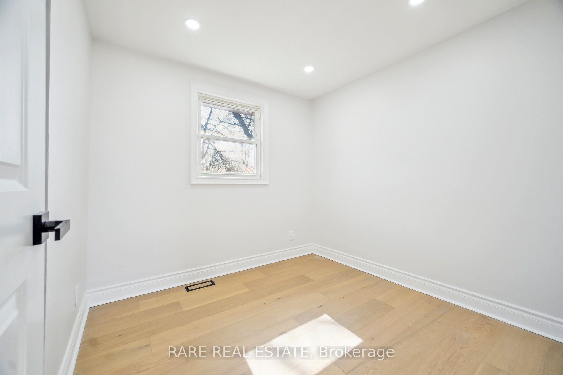 314 Laughton Crescent Property Photo 16