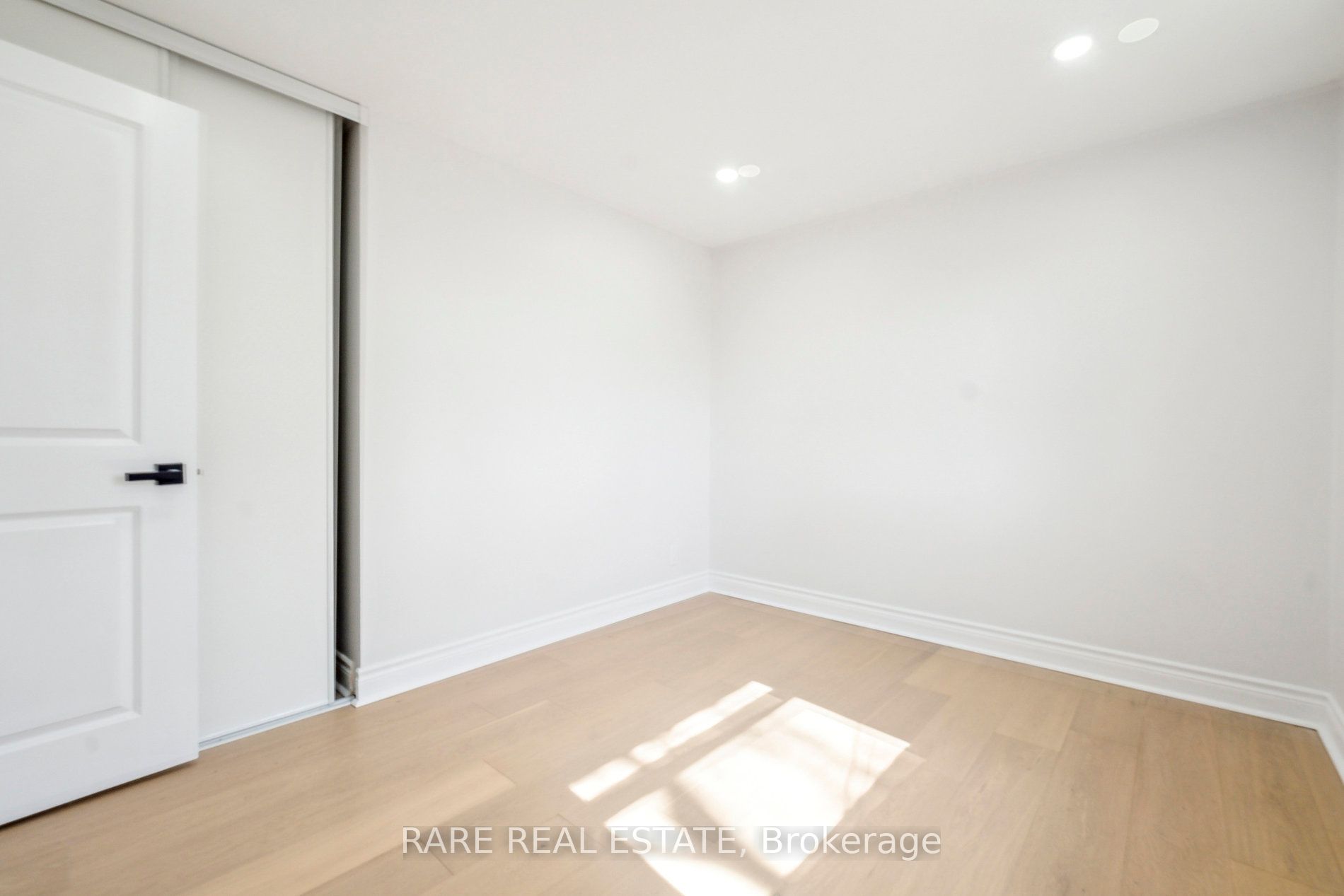 314 Laughton Crescent Property Photo 20