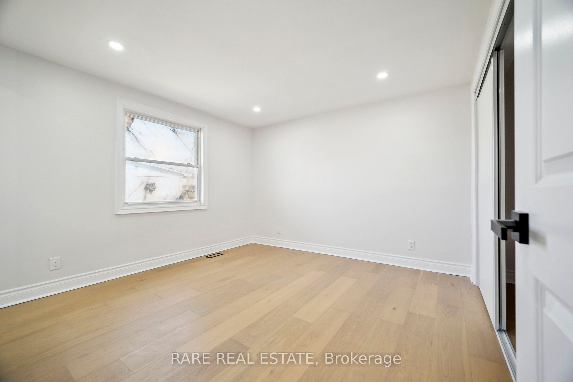 314 Laughton Crescent Property Photo 22