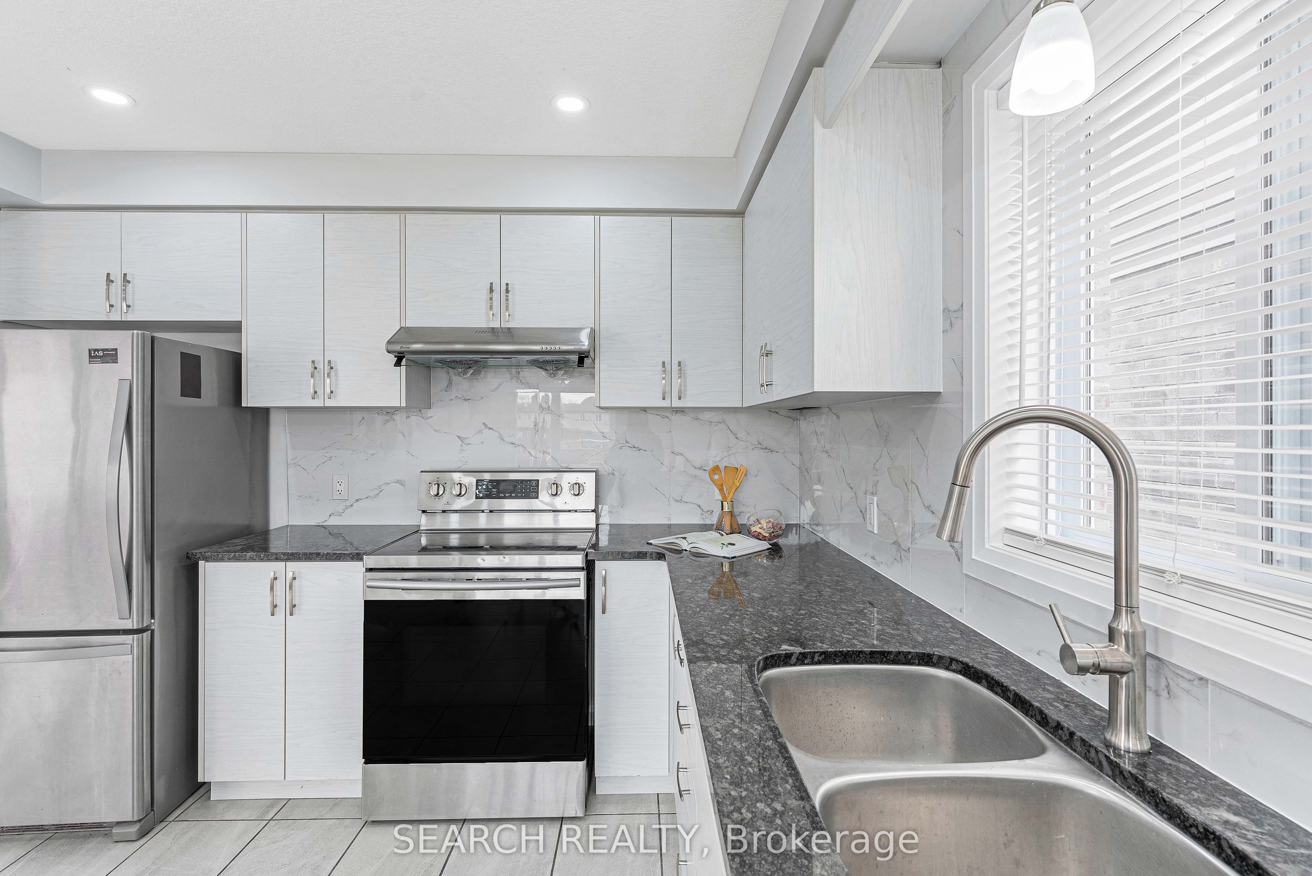 3250 Turner Crescent Property Photo 12