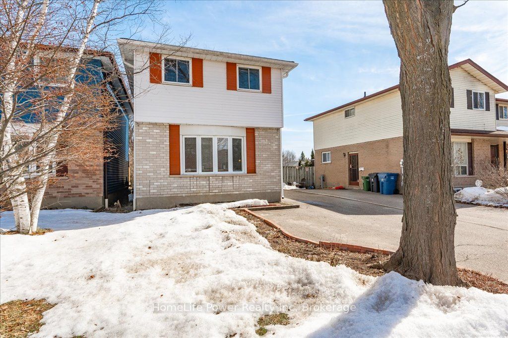 14 Upton Crescent Property Photo 2