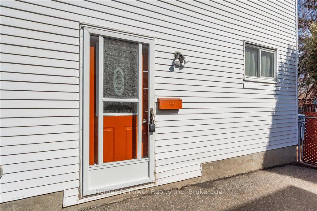 14 Upton Crescent Property Photo 3