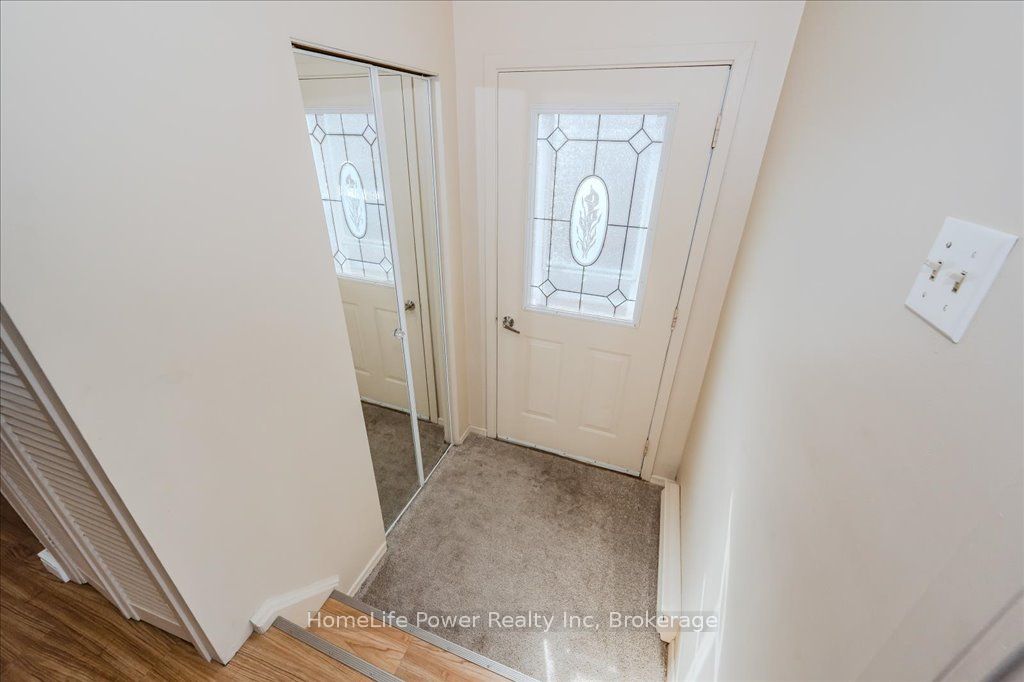 14 Upton Crescent Property Photo 4