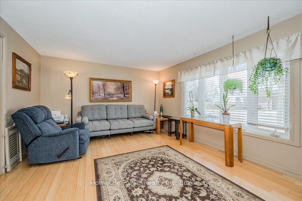 14 Upton Crescent Property Photo 5