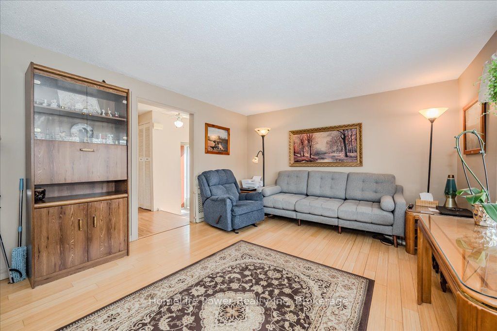 14 Upton Crescent Property Photo 6