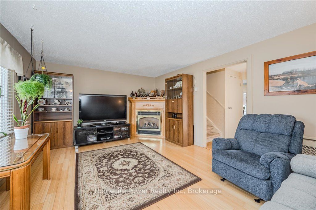 14 Upton Crescent Property Photo 7