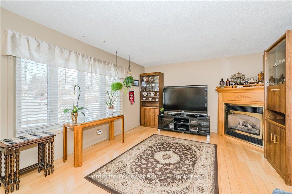 14 Upton Crescent Property Photo 8