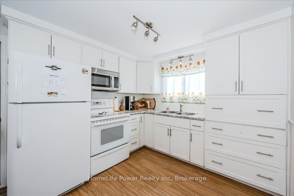 14 Upton Crescent Property Photo 9