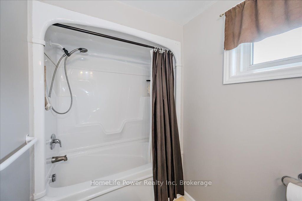 14 Upton Crescent Property Photo 22