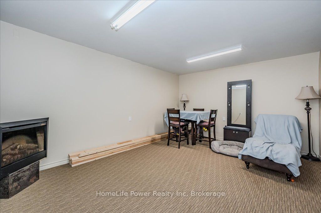 14 Upton Crescent Property Photo 23