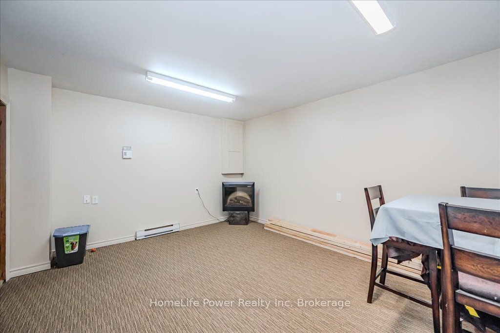 14 Upton Crescent Property Photo 25