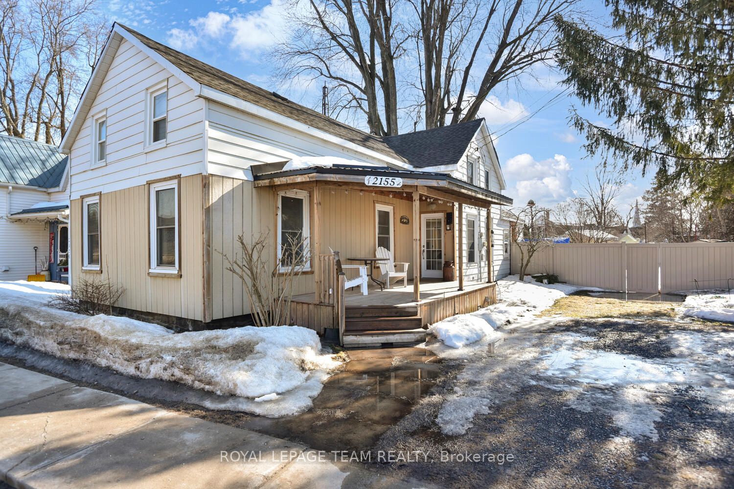 2155 Dundas Street Property Photo 2