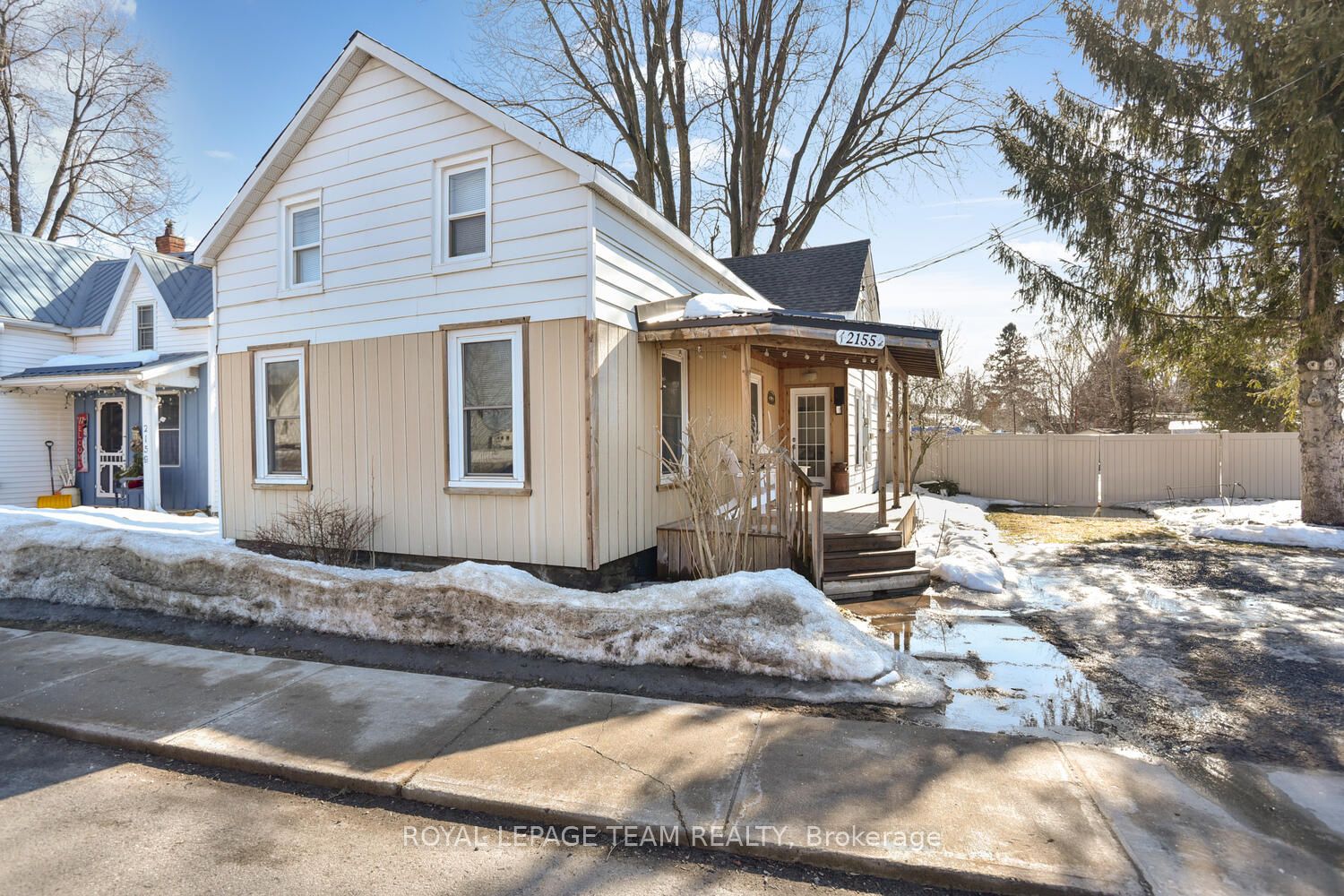 2155 Dundas Street Property Photo 3