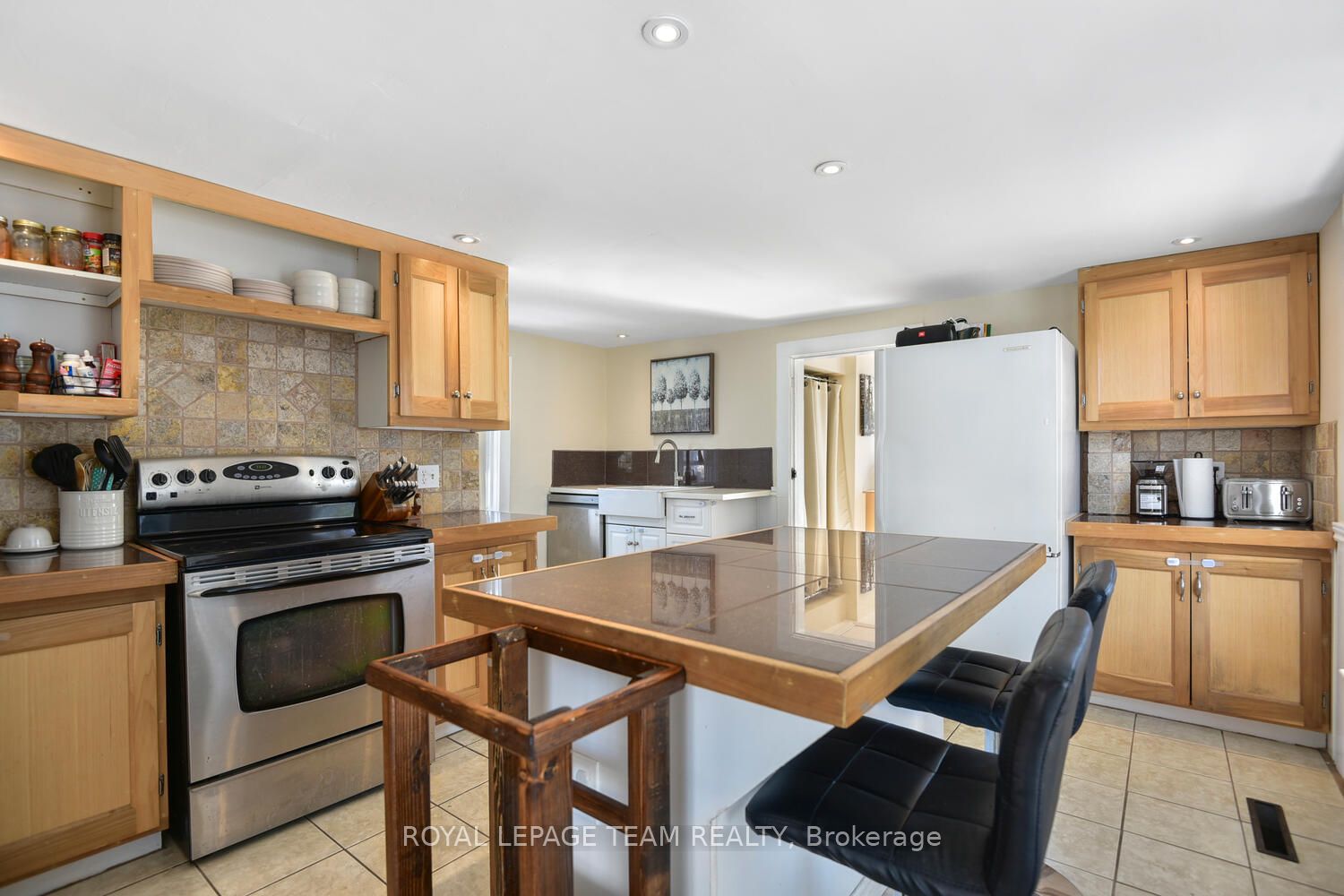 2155 Dundas Street Property Photo 5