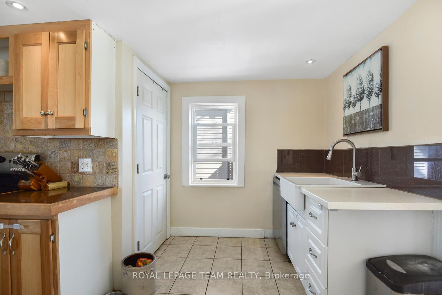 2155 Dundas Street Property Photo 7