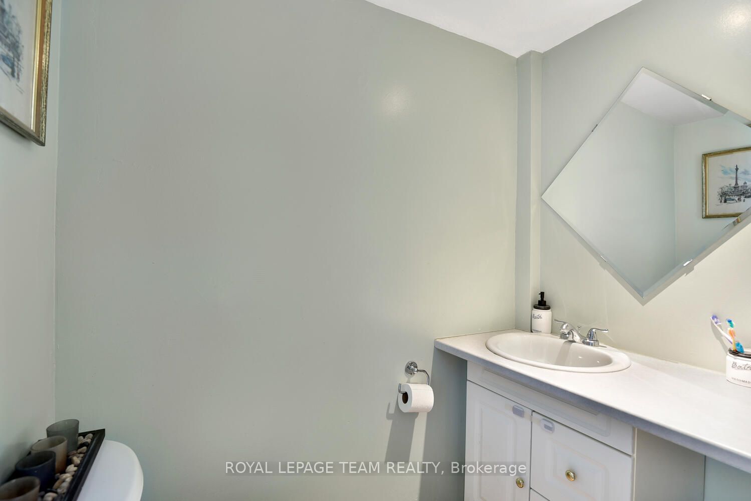 2155 Dundas Street Property Photo 13