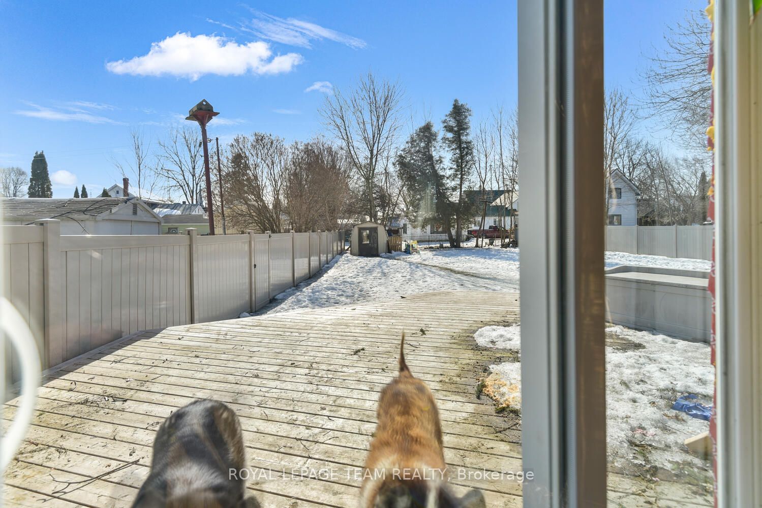 2155 Dundas Street Property Photo 16