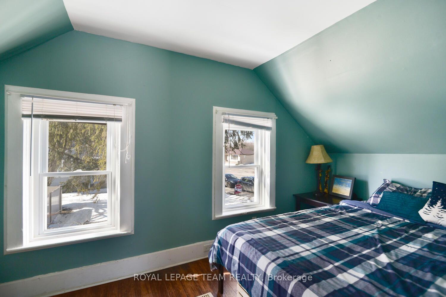 2155 Dundas Street Property Photo 20