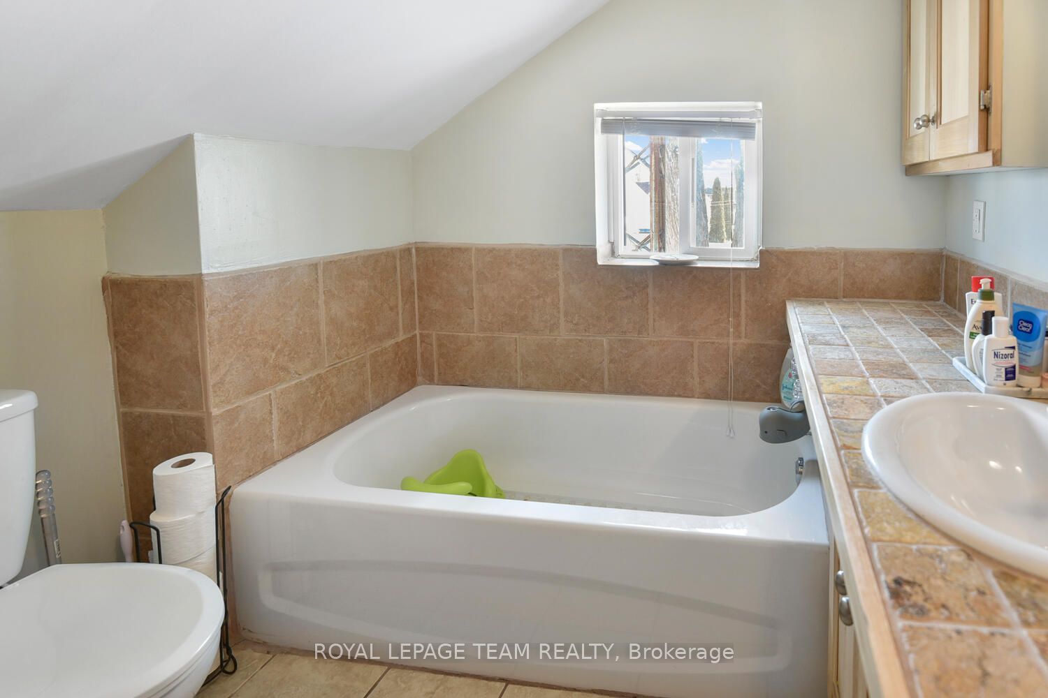 2155 Dundas Street Property Photo 23