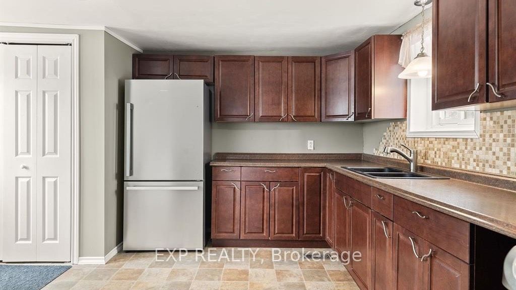 #main - 42 Baldwin Street Property Photo 13