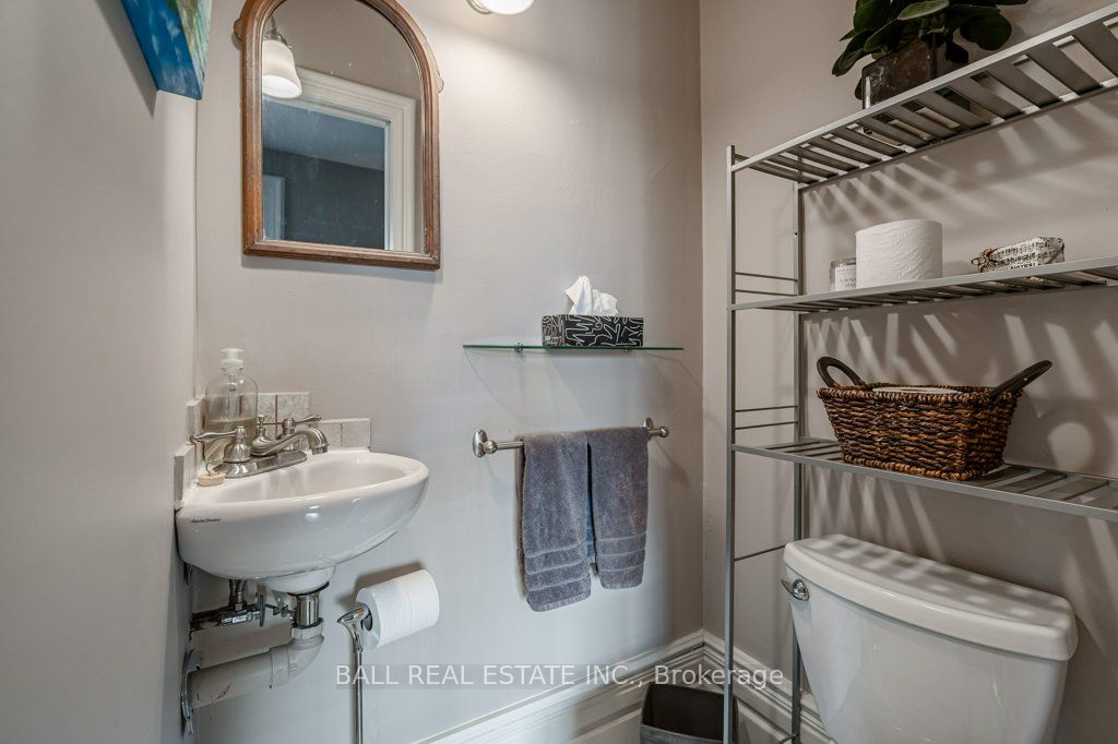 170 Queen Street Property Photo 23