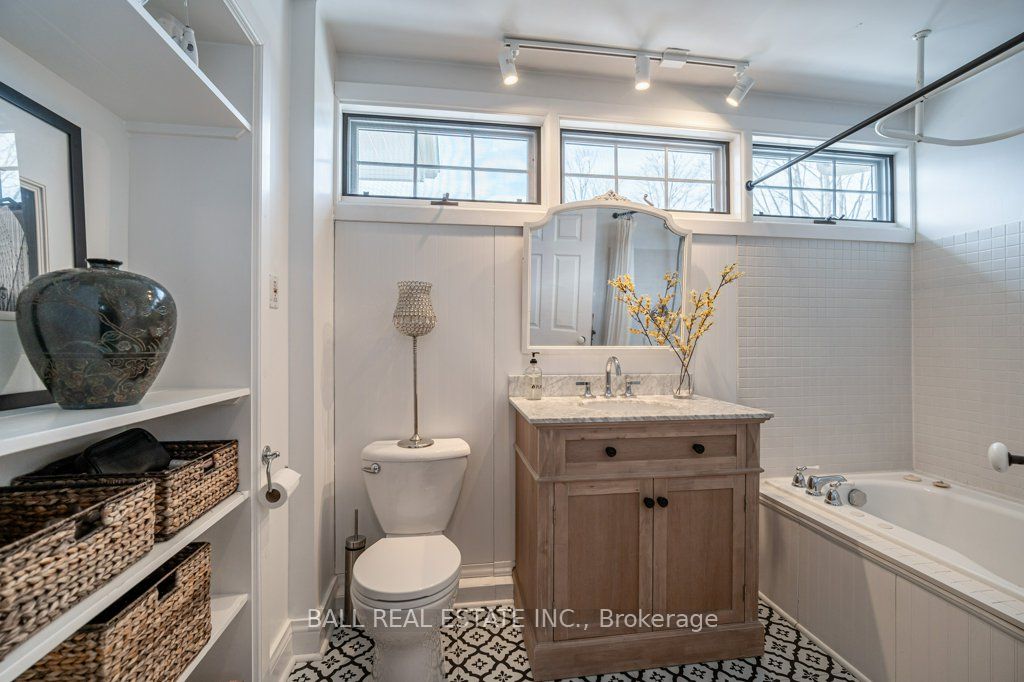 170 Queen Street Property Photo 33