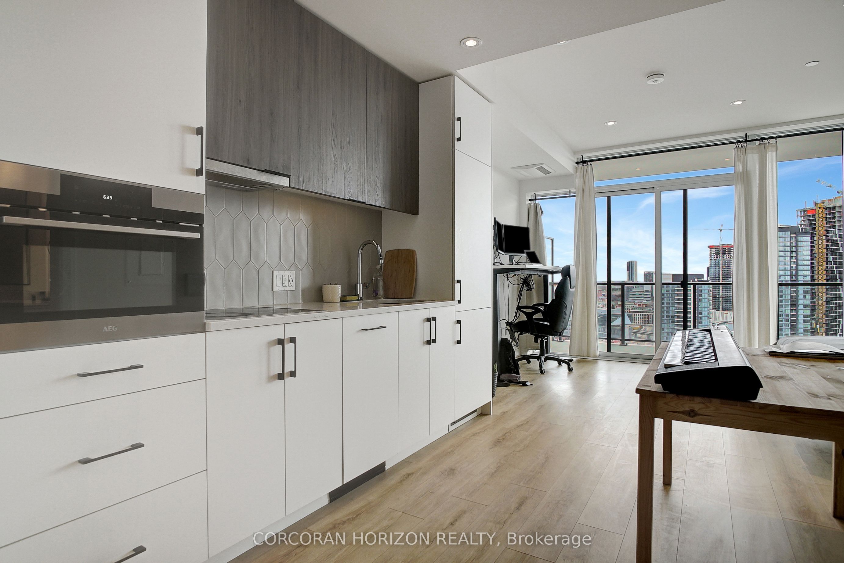 741 King Street W 1710 Property Photo 1