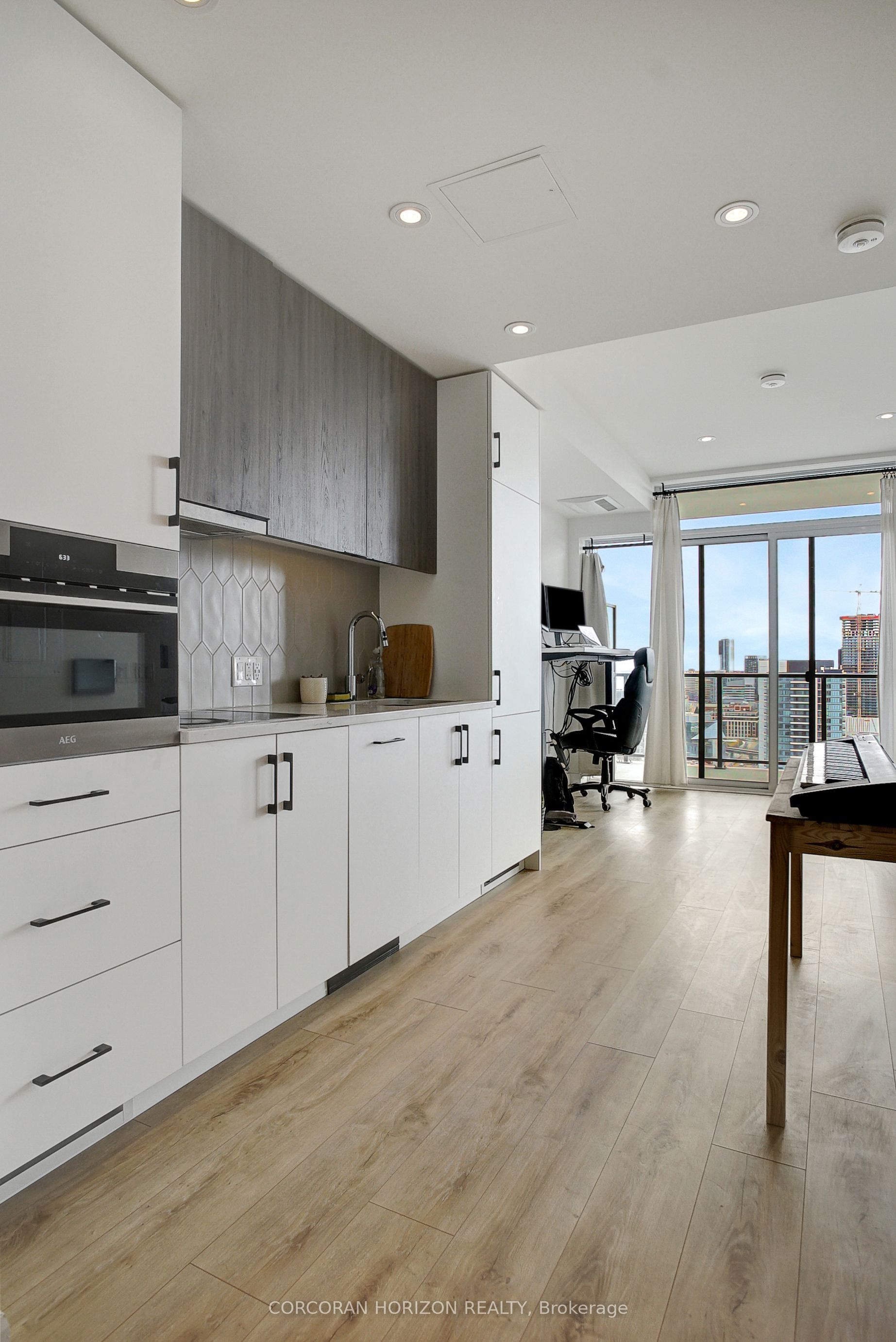 741 King Street W 1710 Property Photo 10