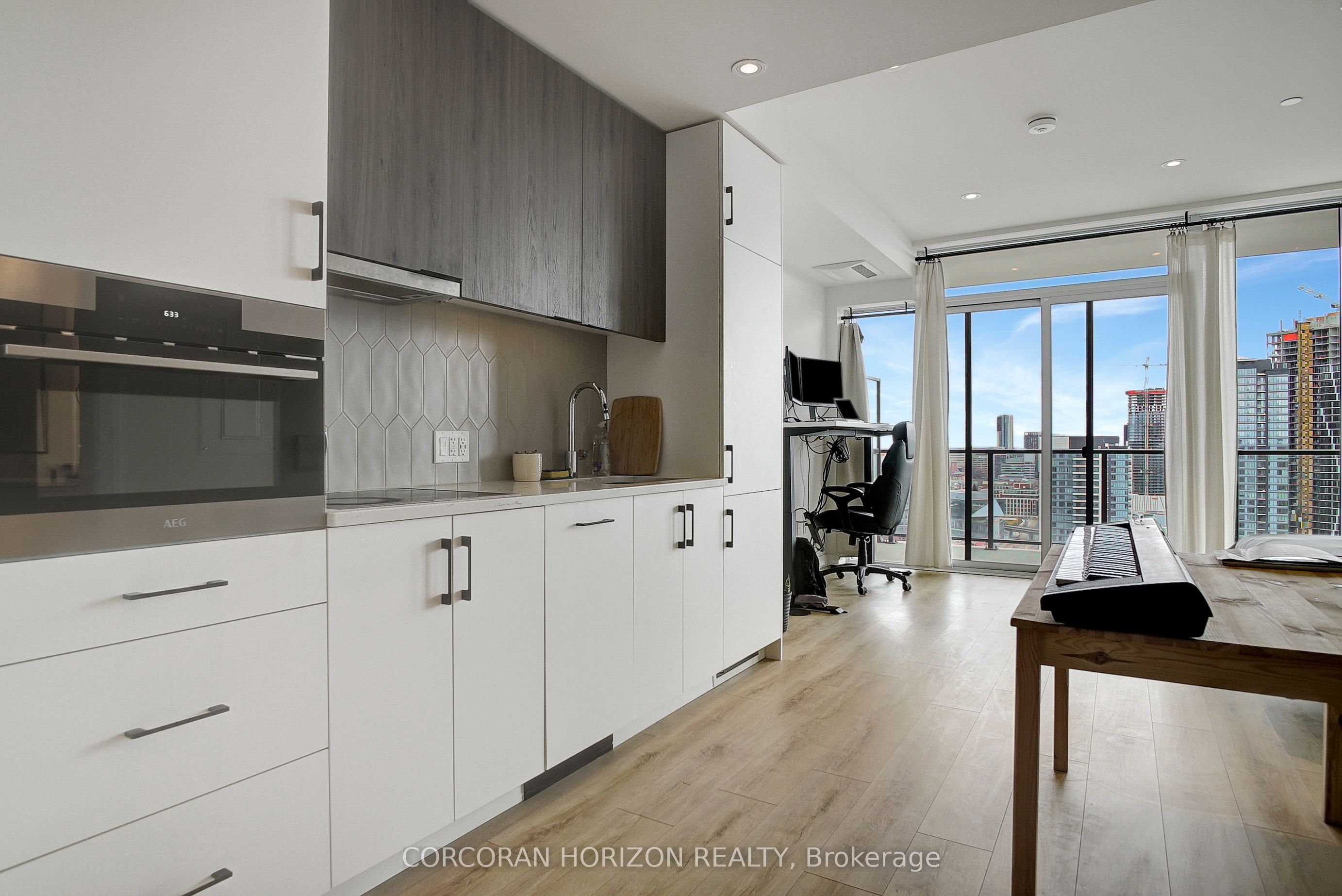741 King Street W 1710 Property Photo 11