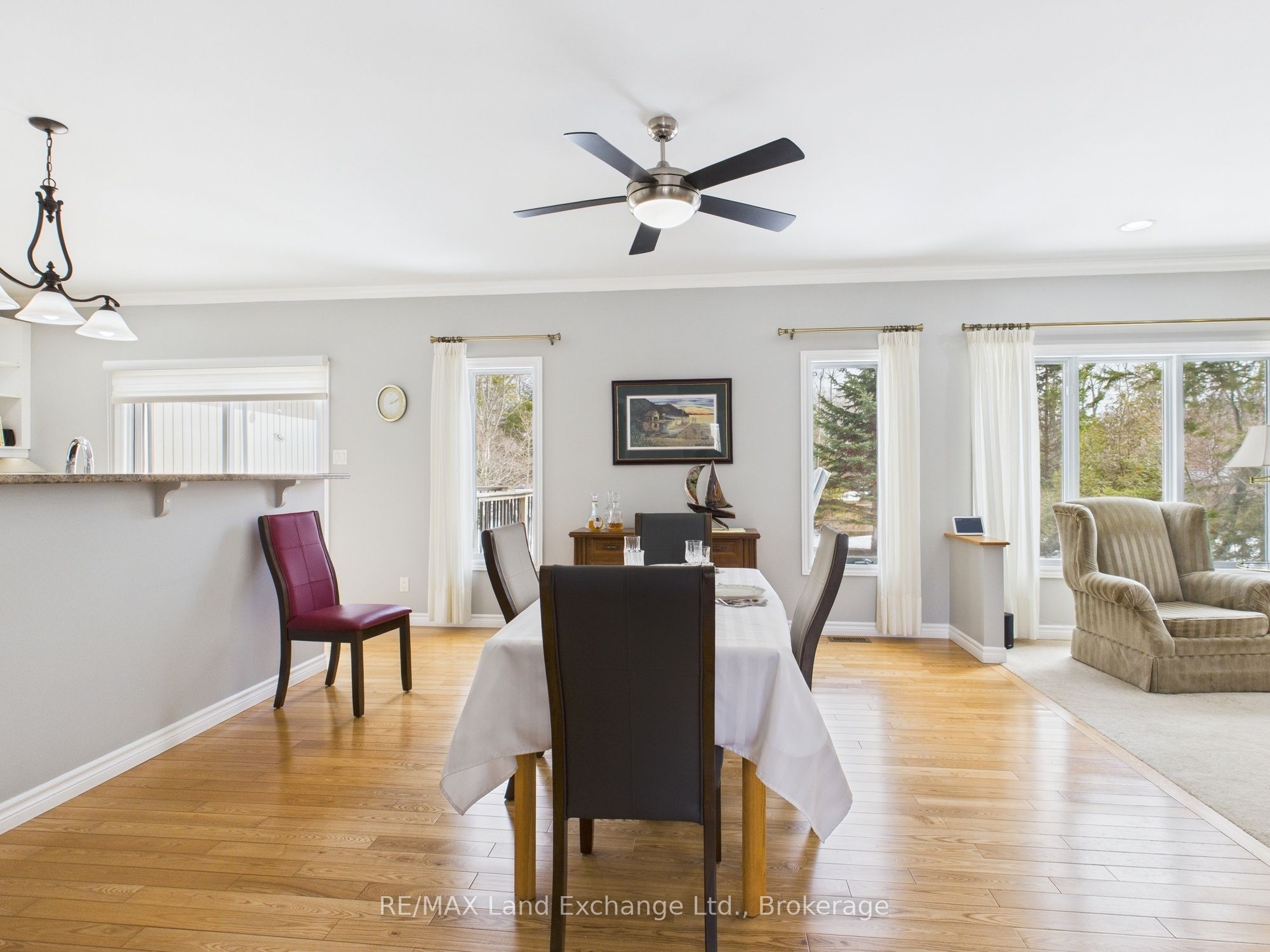 282 Huron Road Property Photo 4