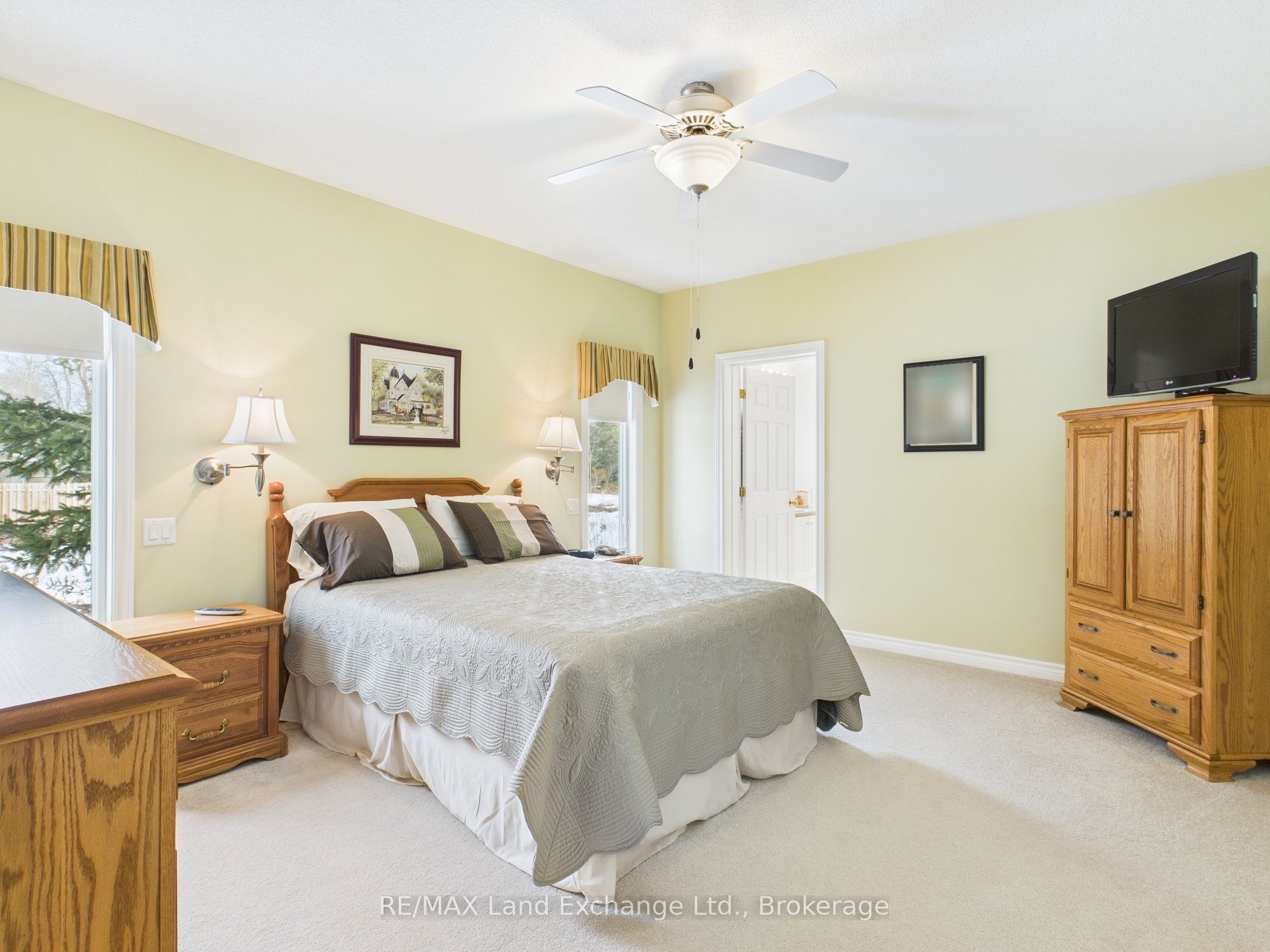 282 Huron Road Property Photo 9